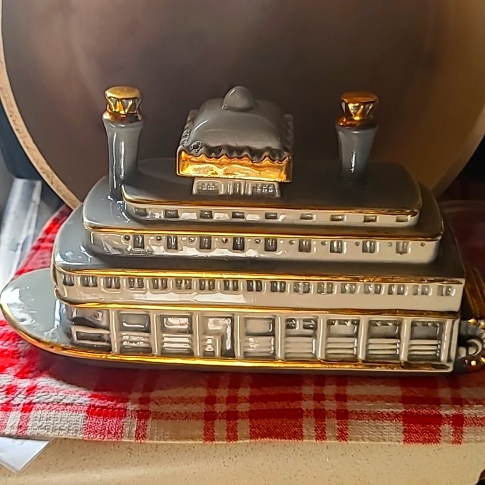 River boat river Queen.